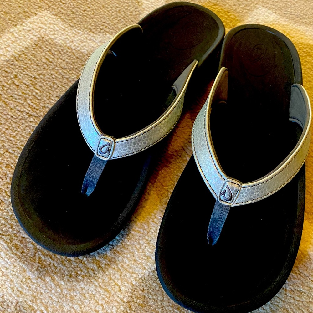 Olukaj silver flip flops
